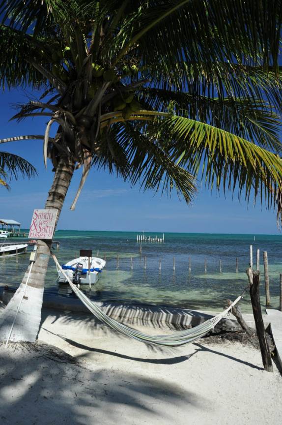 Litoral de Caye Caulker, na grande barreira de corais, em Belize